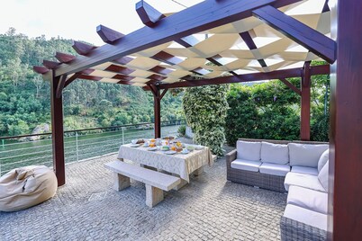 Douro Villa w/private access to the Douro River