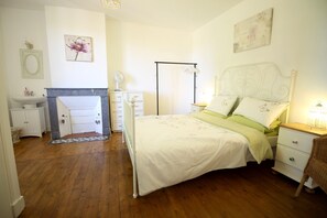 3 chambres, fer et planche à repasser, accès au Wi-Fi (inclus)