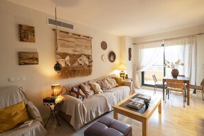 TV connectée, jeux vidéo, lecteur de DVD, livres