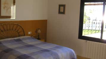 2 habitaciones, tabla de planchar con plancha, wifi y ropa de cama