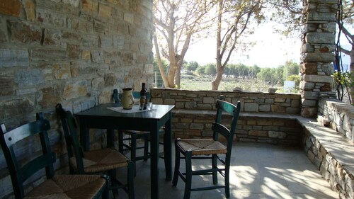 Perfect for a for a quiet relaxing vacation, very close to 2 of the best beaches