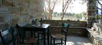 Perfect for a for a quiet relaxing vacation, very close to 2 of the best beaches