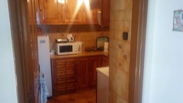 Refrigerador, microondas, horno, cafetera/tetera