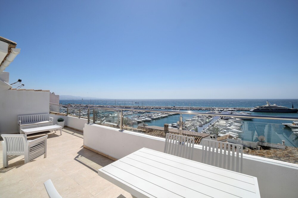 Puerto Banus, Marbella Luxury in centre of port amazing views near golf<br>