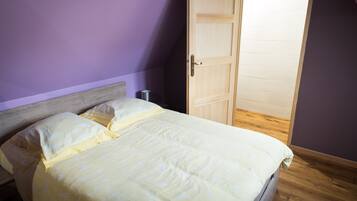 3 bedrooms, iron/ironing board, free WiFi, bed sheets