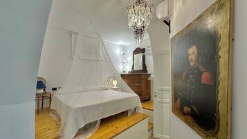 2 habitaciones, tabla de planchar con plancha y cuna de viaje