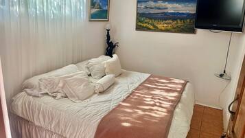 1 slaapkamer, een strijkplank/strijkijzer, gratis wifi, beddengoed