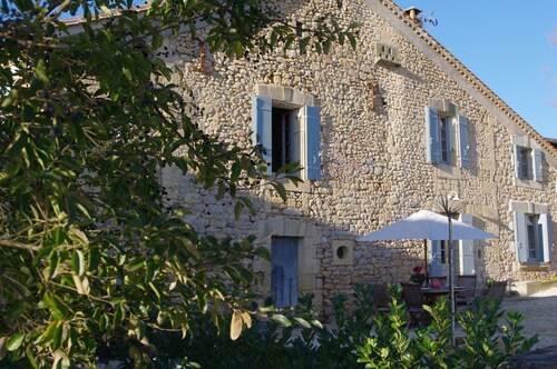 Old 19th-century Périgord farm with a spa