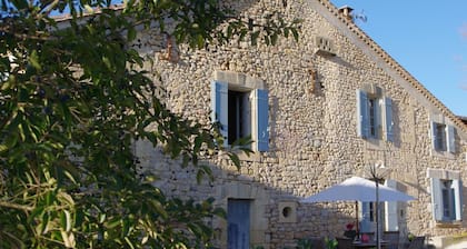 Old 19th-century Périgord farm with a spa