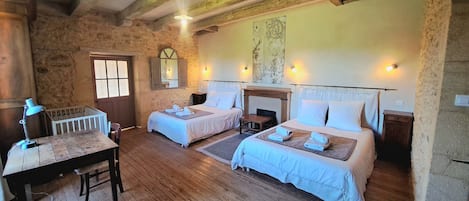 3 chambres, fer et planche à repasser, Wi-Fi gratuit, draps fournis