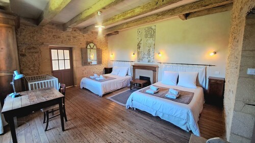 ANCIENNE FERME DU XIX° EN PERIGORD SPA & SALLE DE JEUX EN SERVICE TOUTE L’ANNÉE