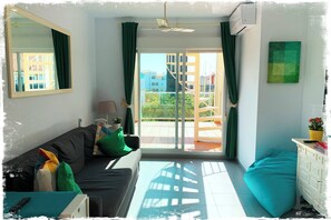 Smart-tv, dvd-spelare och en stereo