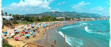 Una spiaggia nelle vicinanze, teli da spiaggia