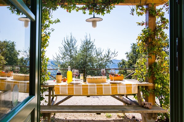 Outdoor dining - La Vecchia Dimora - Agriturismo la Coccinella (Valfabbrica)