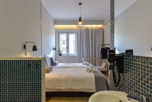 4 chambres, fer et planche à repasser, Wi-Fi gratuit, draps fournis