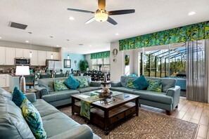 Smart TV, video games, table football, stereo - South View Luxury 5★ Villa: Pool, Spa, Game Room, Near Disney & Universal (Davenport)