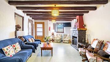 智能电视、壁炉、乒乓球、书