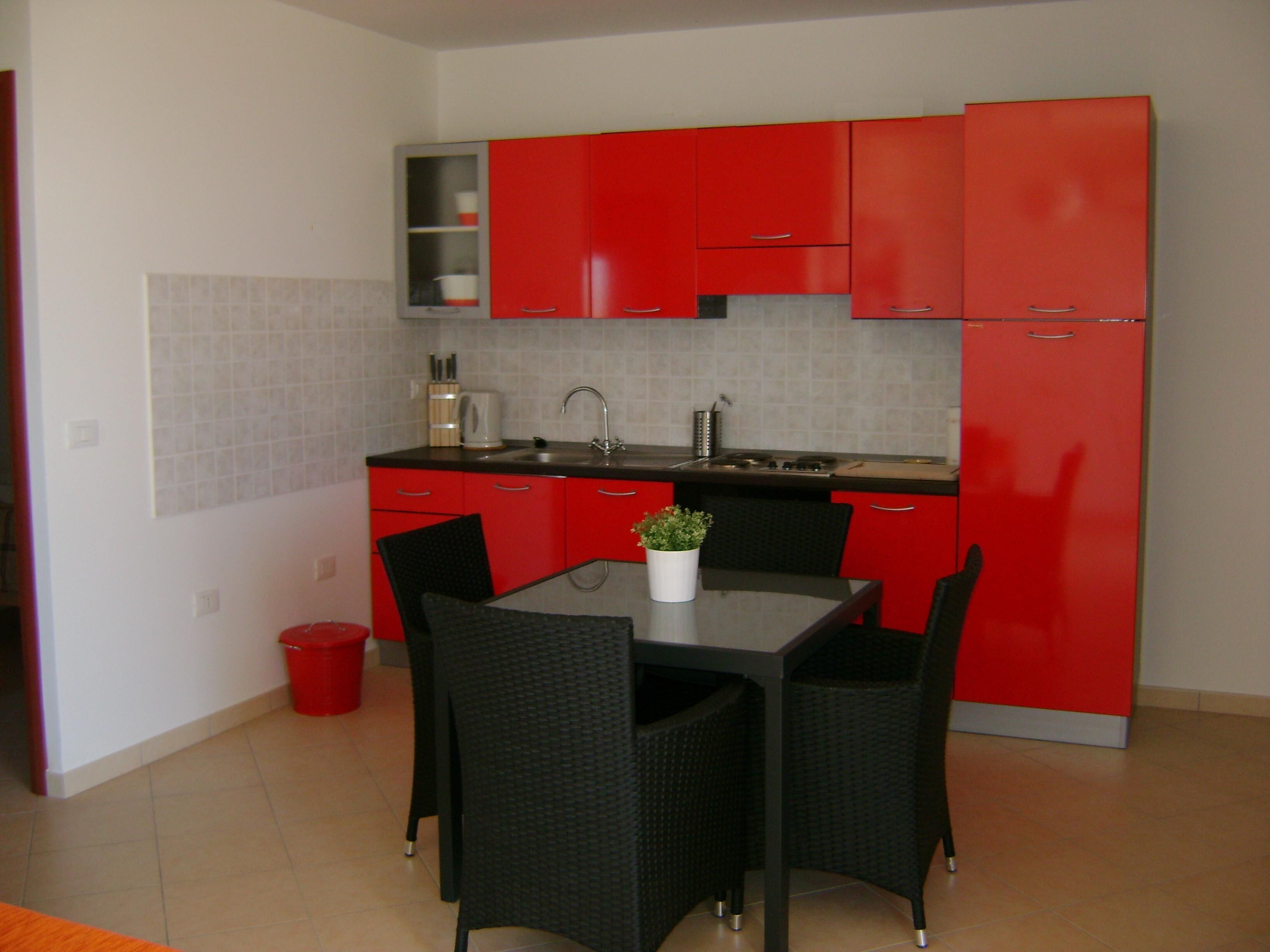 Lovely hillside apartment with magnificent sea views and excellent facilities.