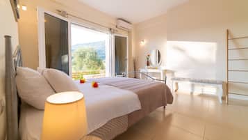 3 bedrooms, in-room safe, iron/ironing board, free WiFi