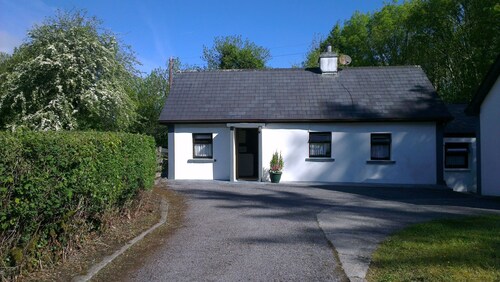 Secluded Cottage on 2 acres near Galway sleeps 5