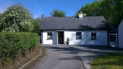 Secluded Cottage on 2 acres near Galway sleeps 5