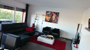 Smart TV, DVD player, ping pong, books