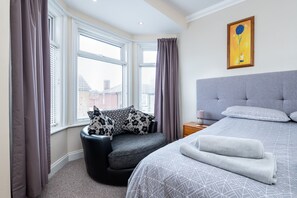 4 bedrooms, iron/ironing board, free WiFi, bed sheets