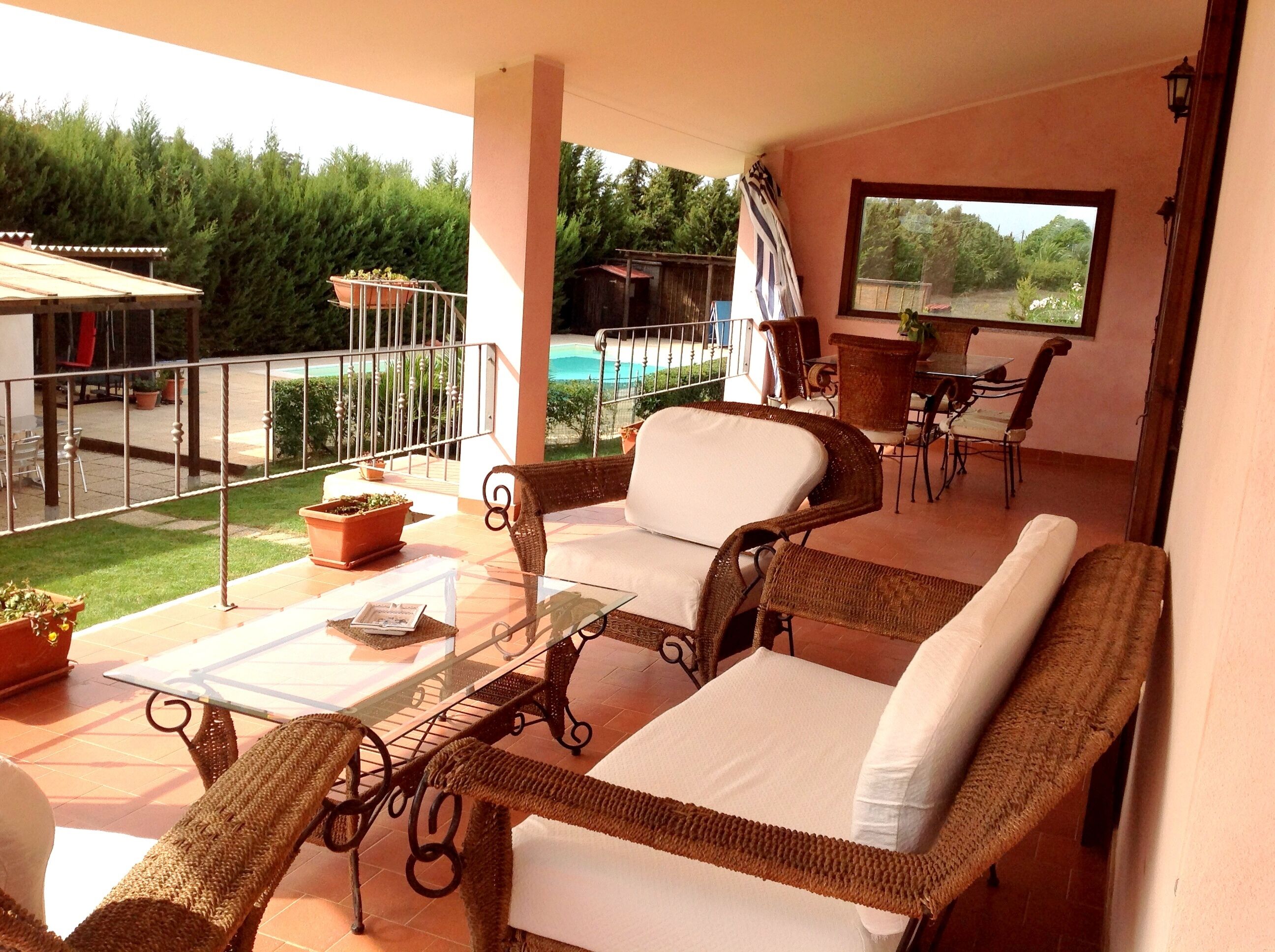 Countryside Villa with swimming pool. Bedrooms all Ensuite.