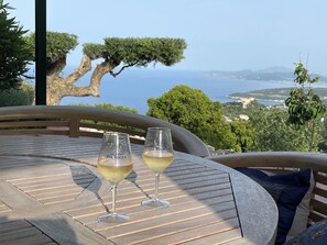 Outdoor dining - Stone Villa With Private Pool And Sea Views. EOT registered 0428K10000444201 (Zakynthos)