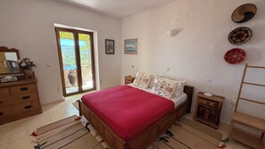 4 bedrooms, Egyptian cotton sheets, in-room safe, iron/ironing board