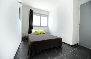 2 makuuhuonetta, silitysrauta/-lauta, Wi-Fi, vuodevaatteet