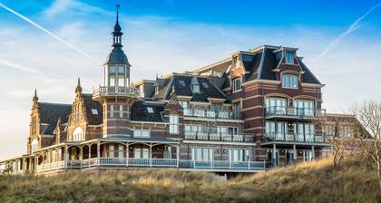 Central in Domburg: nice and cozy holiday home with free parking space