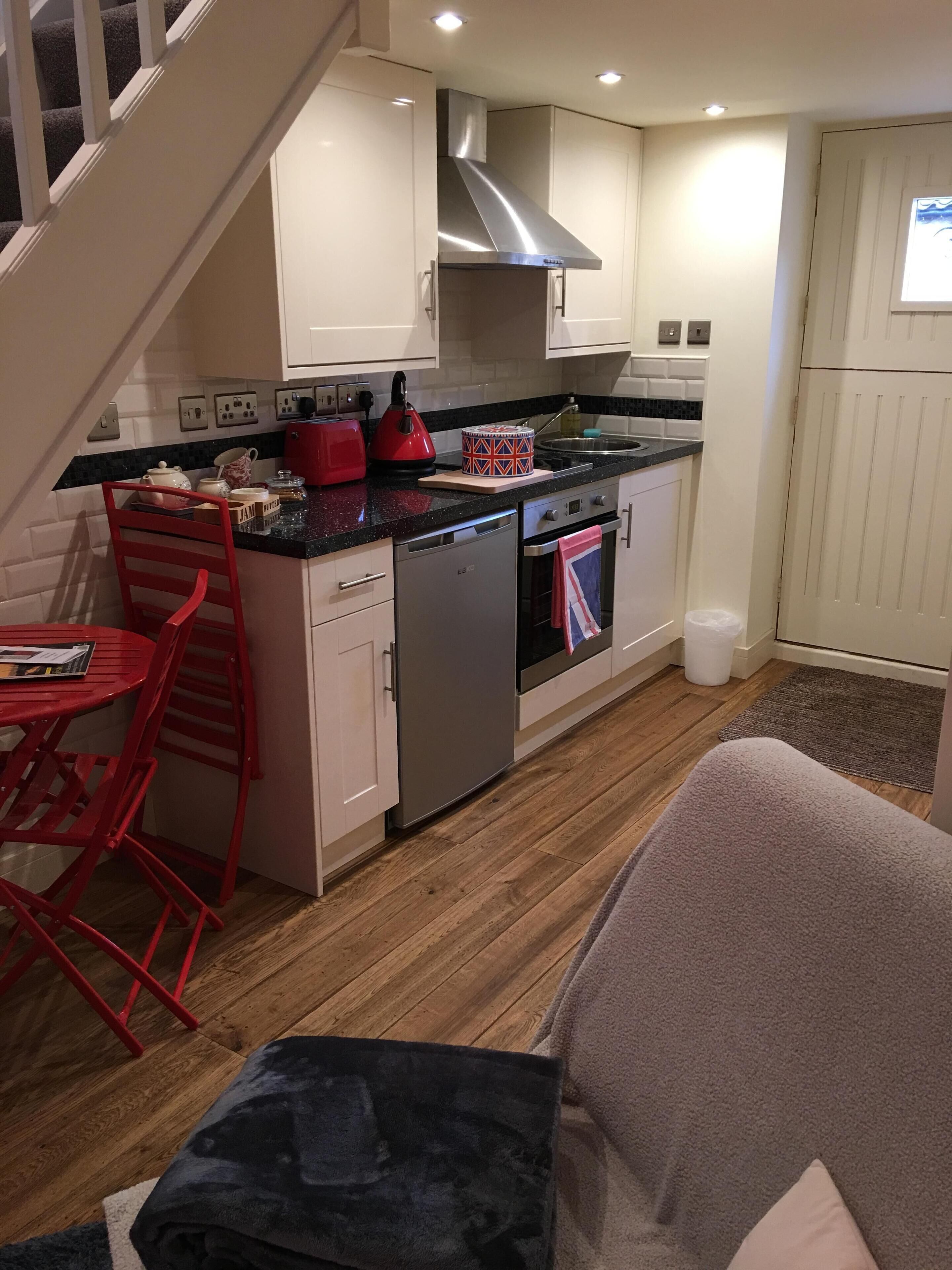 Peaceful 1 Bed apartment, self contained and private, perfect for 2.