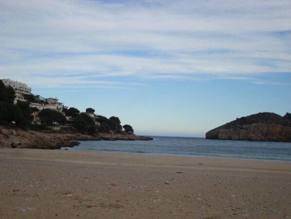 Beach nearby - Villa Gemini: 4 bedrooms, 2 bathrooms, garden, swimming pool, pets allowed (L'Escala)