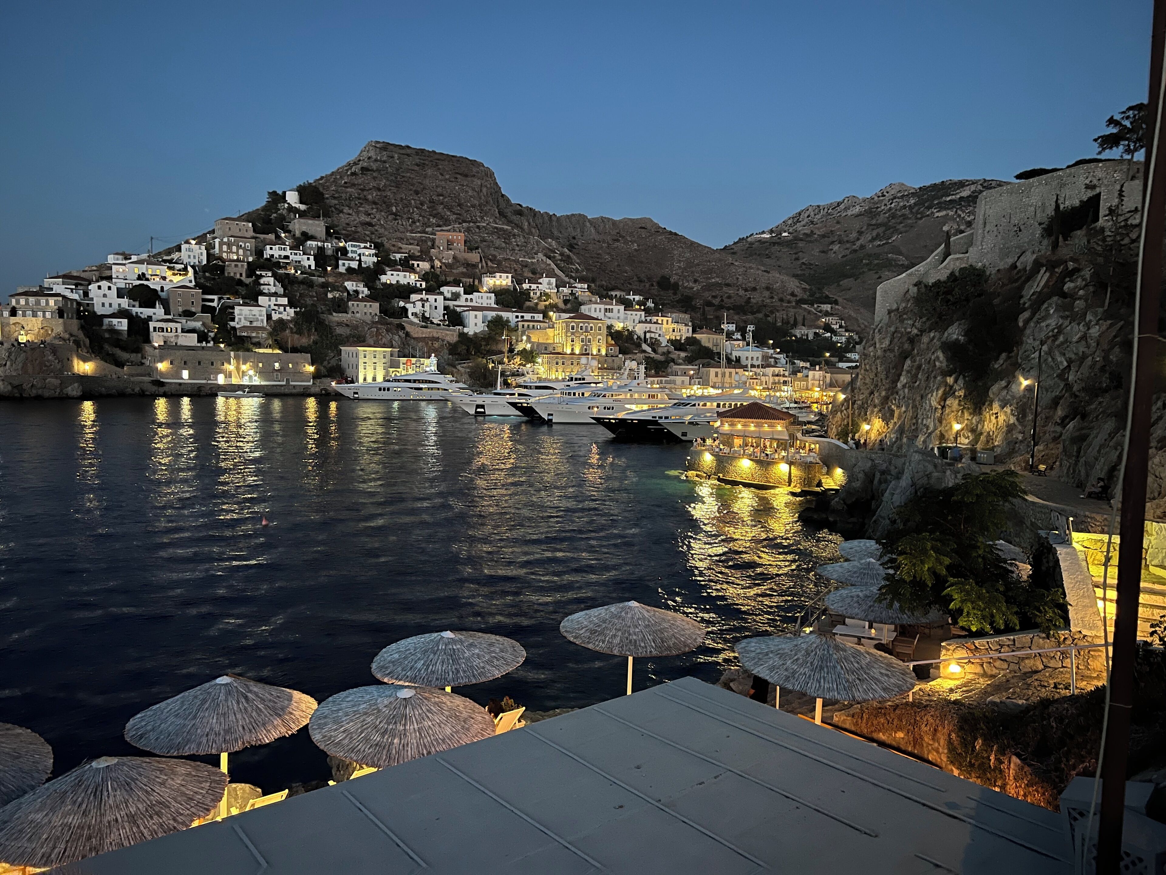 Hydra looking from the cannons
