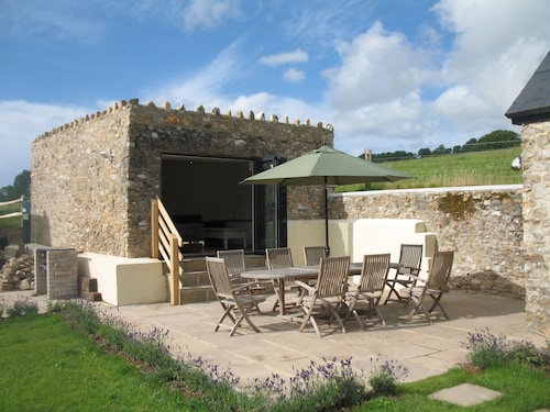 Chalet confortable avec grand jardin dans un magnifique cadre rural.