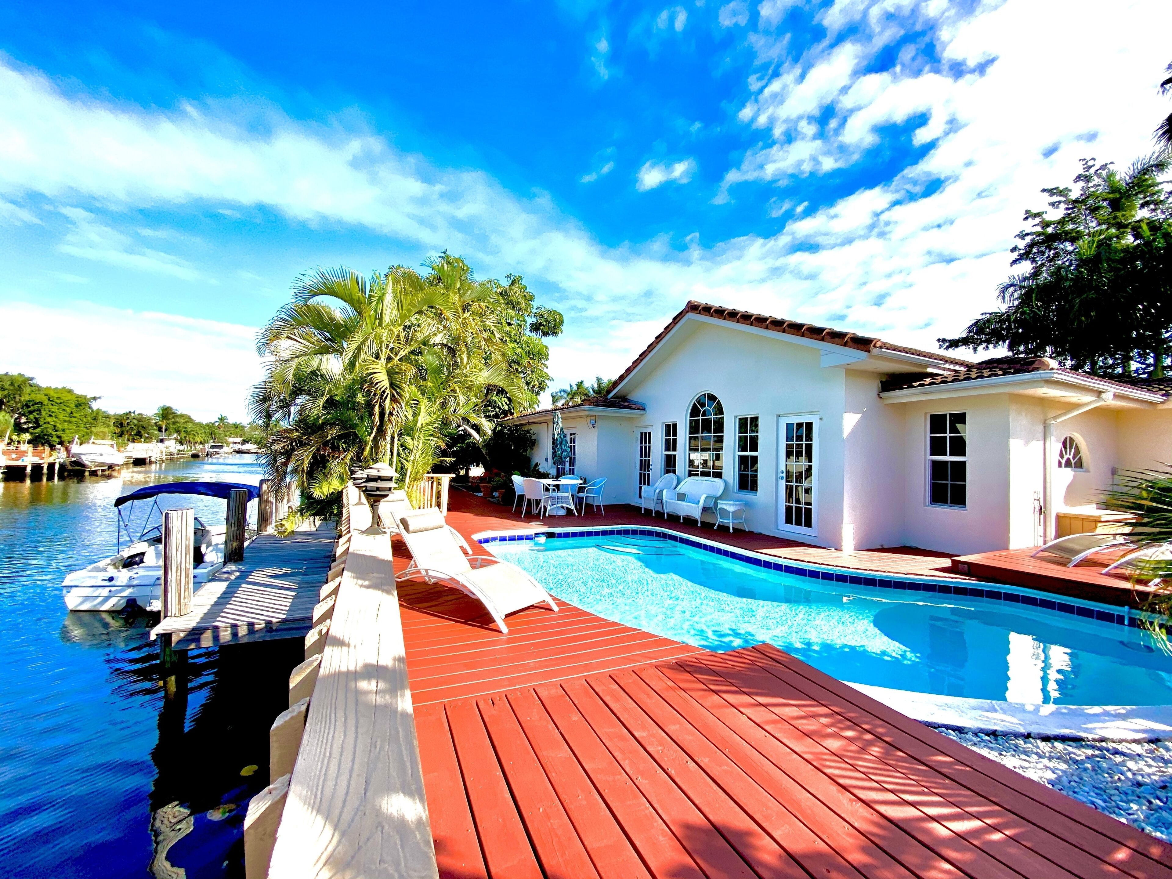 Nice Waterfont house, heated pool, deck, dock with ocean access, 3 Bed + 3bath