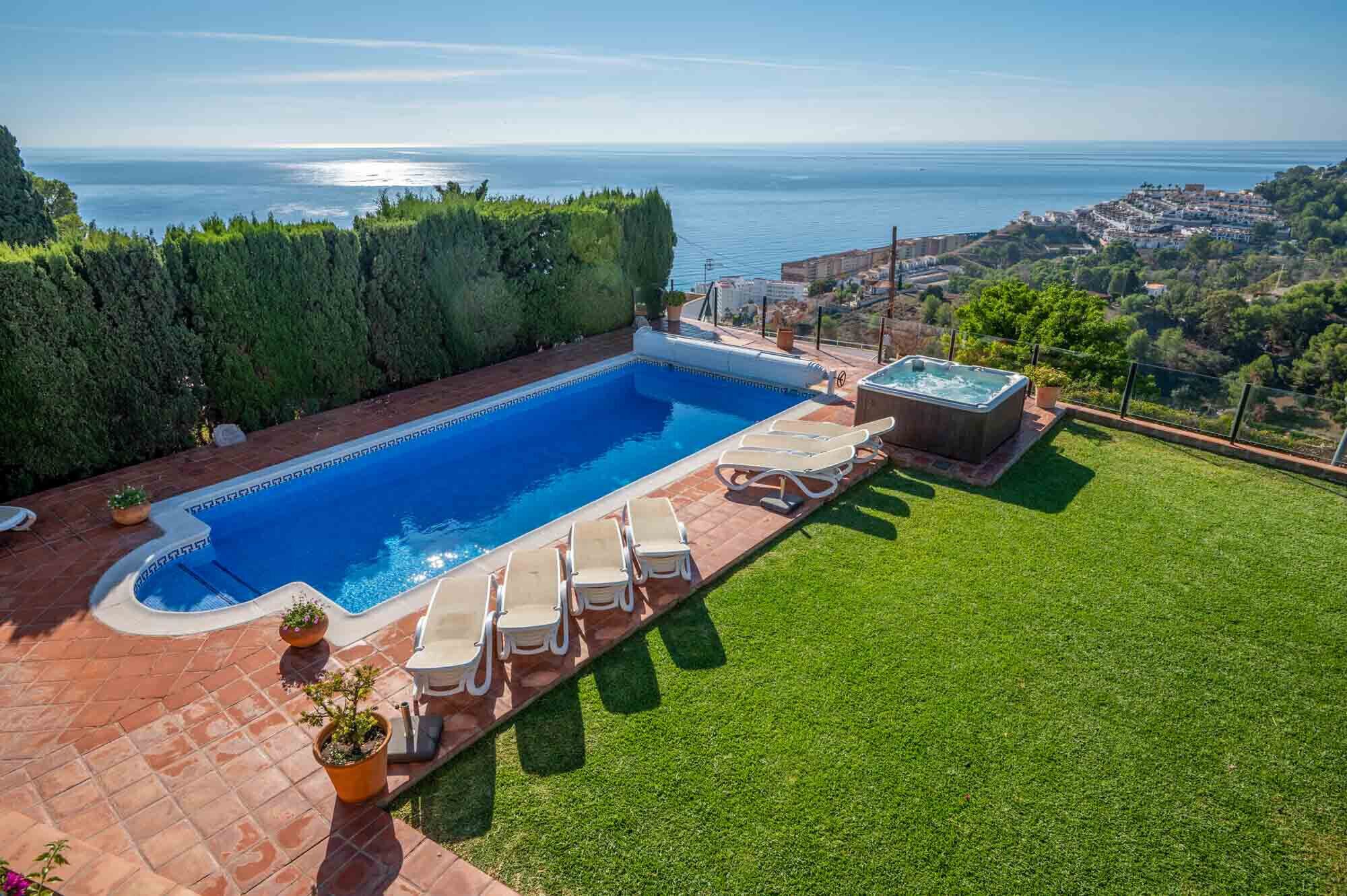 Lämmitetty uima-allas