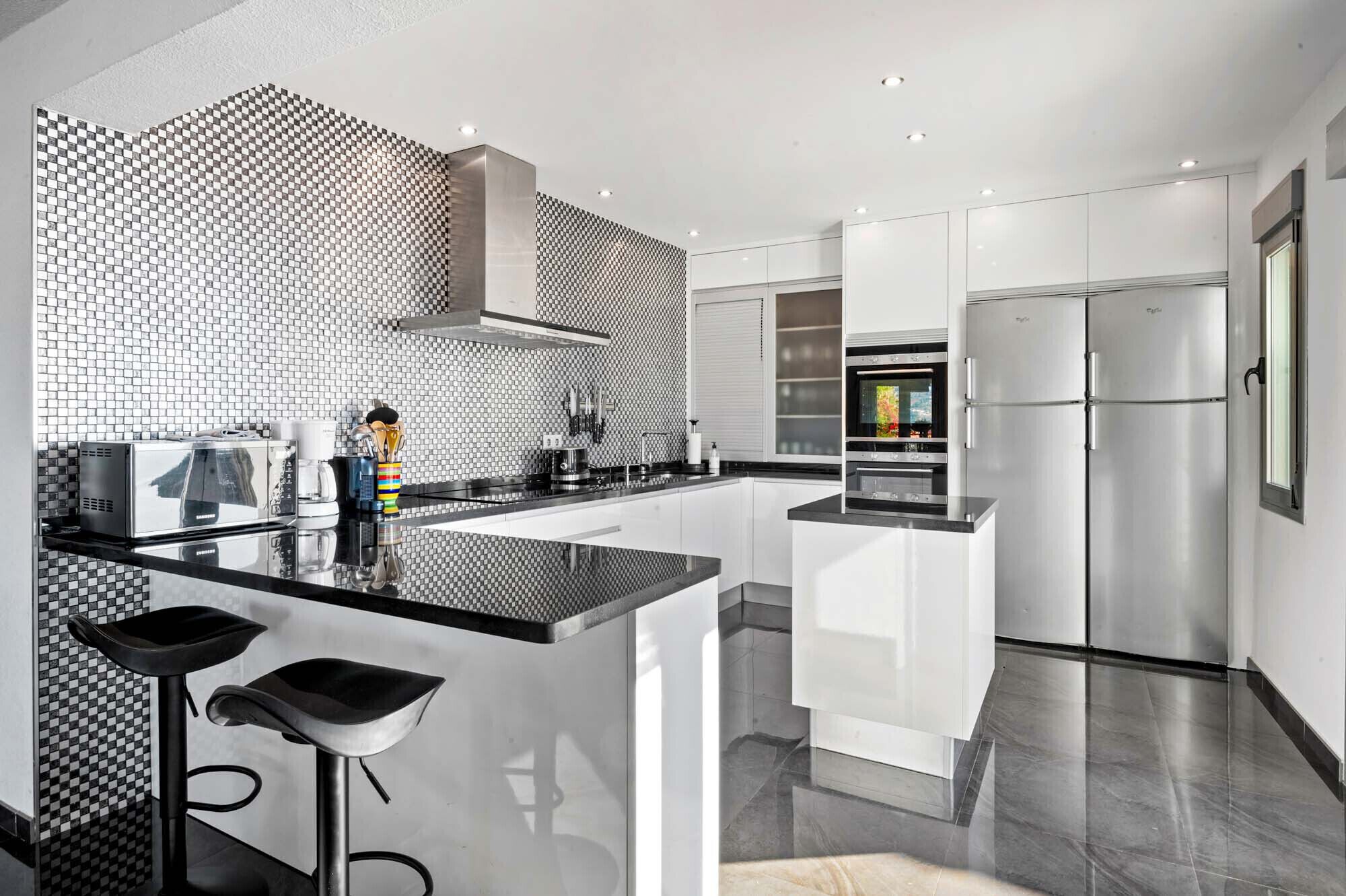 Refrigerador, microondas, horno y lavavajillas 