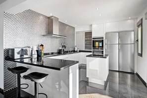 Frigorifero, microonde, forno, lavastoviglie