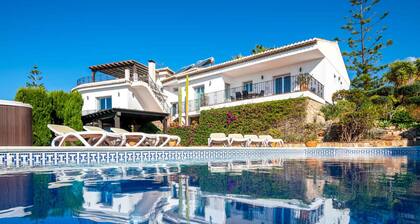 Luxury 8 bedroom, 5 bathroom villa with stunning view and private pool and gardens