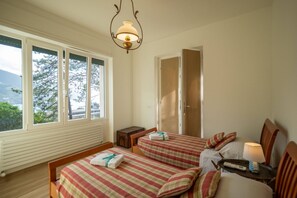 3 bedrooms, desk, iron/ironing board, travel cot - La Pavona Villa Luxury Collection (Monterosso al Mare)