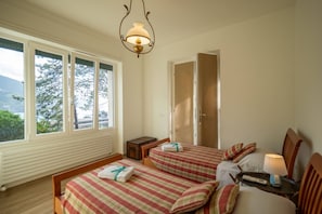 3 bedrooms, desk, iron/ironing board, travel crib