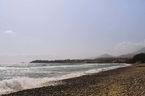 Sun loungers, beach towels - Family Getaway with Pool in Southern Crete (Lagkada)