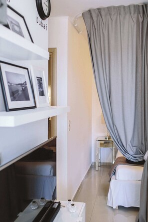 2 عدّة غرف نوم ومكواة/لوح كي وسرير سفر وواي فاي