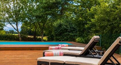 Grande ferme de 4 chambres avec superbe piscine chauffée à usage exclusif