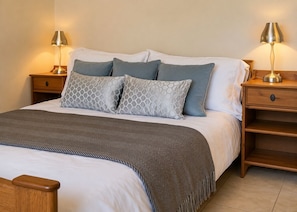 4 bedrooms, desk, iron/ironing board, travel cot - Beautiful French Farmhouse with Private Heated Pool | Sleeps 8 (Genouillé)