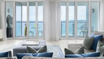 Älytelevisio, DVD-soitin, kirjoja, stereot