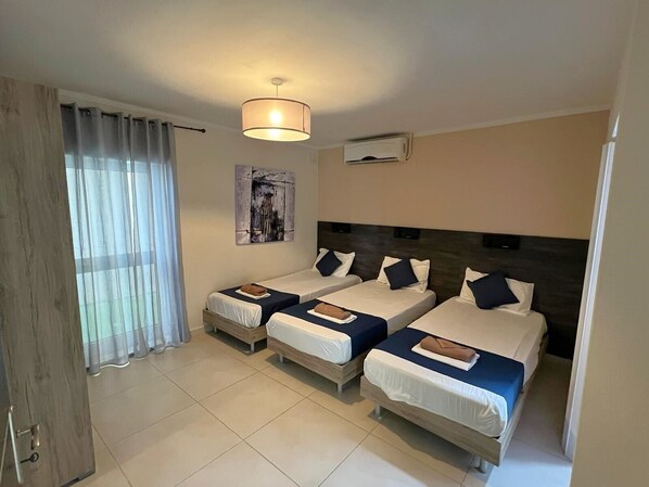 5 slaapkamers, een strijkplank/strijkijzer, wifi, beddengoed