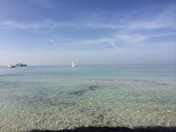 Beach nearby, beach towels - NICE AND COZY HOUSE WITH SWIMMING POOL, BICYCLES, GAMES. FERGELAN (CAMPOS)